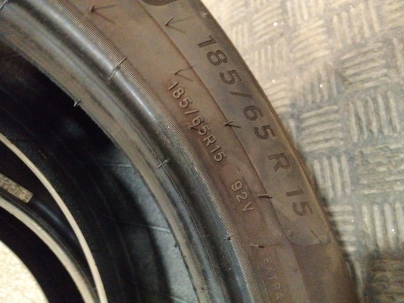 Recambio de neumatico pareja para neumatico neumatico ocasion referencia OEM IAM 185/65/15 92V MICHELIN 