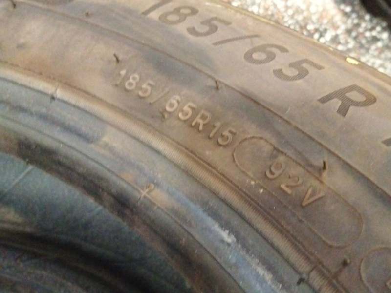 Recambio de neumatico pareja para neumatico neumatico ocasion referencia OEM IAM 185/65/15 92V MICHELIN 