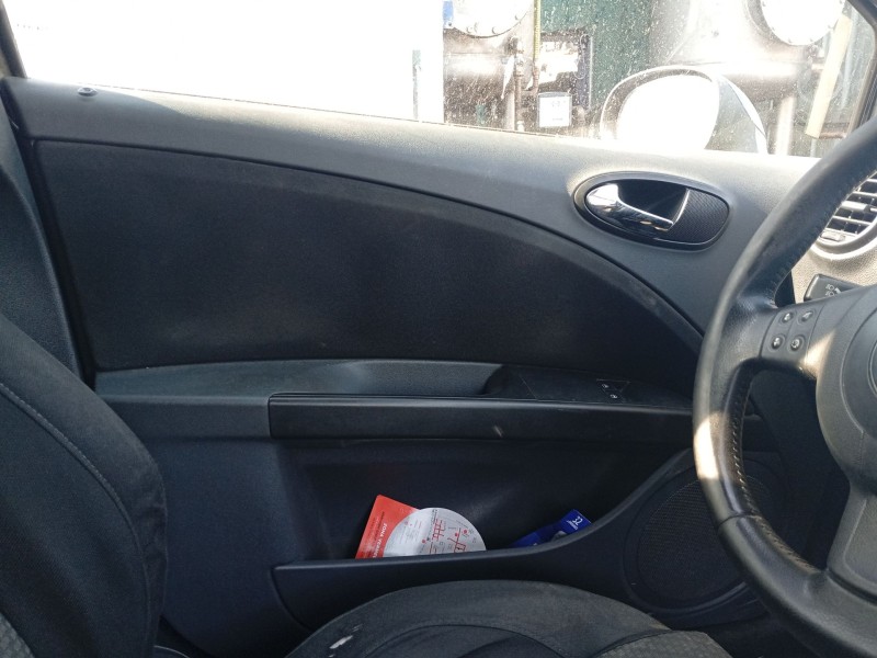 Recambio de guarnecido puerta delantera izquierda para seat leon (1p1) 1.9 tdi referencia OEM IAM 1P0867011  