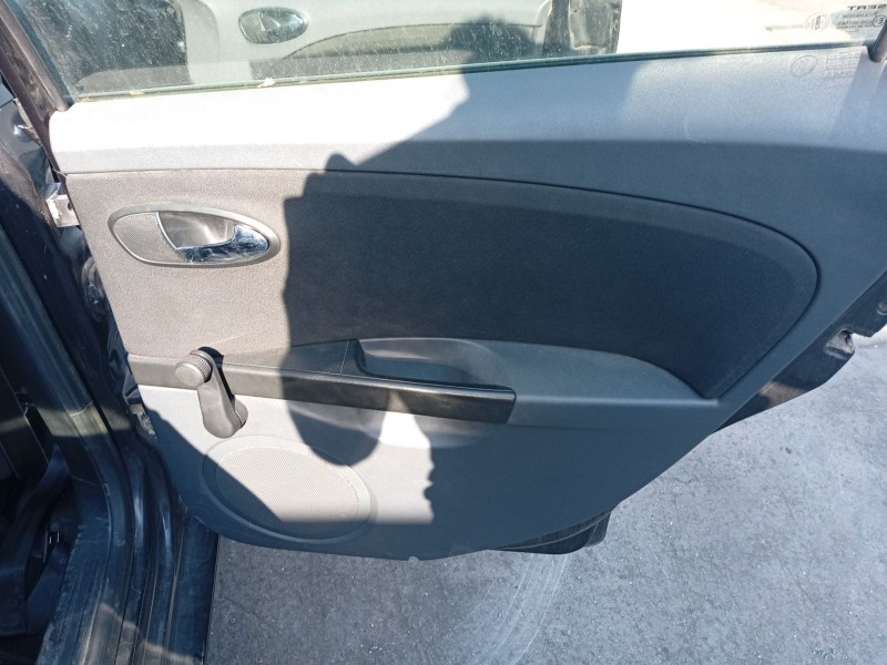 Recambio de guarnecido puerta trasera derecha para seat leon (1p1) 1.9 tdi referencia OEM IAM 1P0867212  