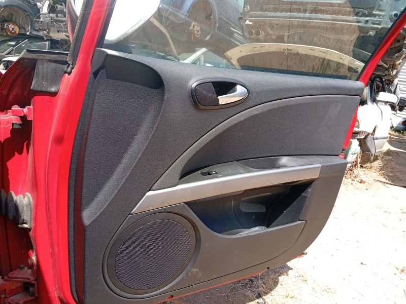 Recambio de guarnecido puerta delantera derecha para seat leon (1p1) 1.6 tdi referencia OEM IAM 1P0867012  