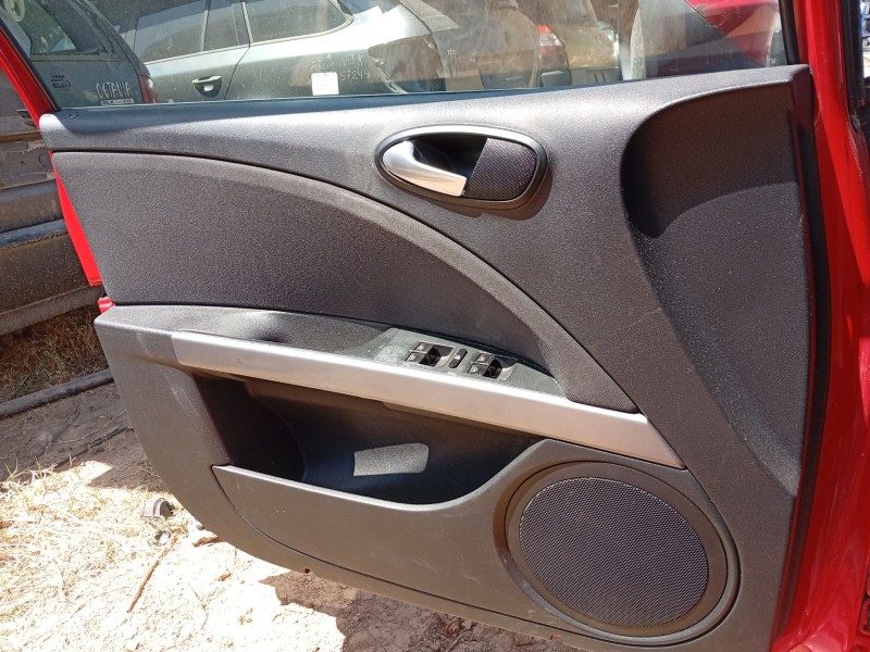 Recambio de guarnecido puerta delantera izquierda para seat leon (1p1) 1.6 tdi referencia OEM IAM 1P0867011  