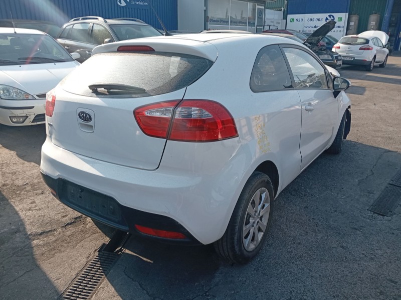 Recambio de amortiguador trasero derecho para kia rio iii (ub) 1.25 cvvt referencia OEM IAM 553001W001  