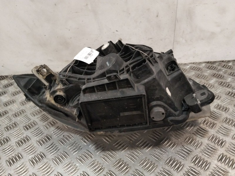 Recambio de faro izquierdo para bmw 1 (e81) 118 d referencia OEM IAM 63117263639  