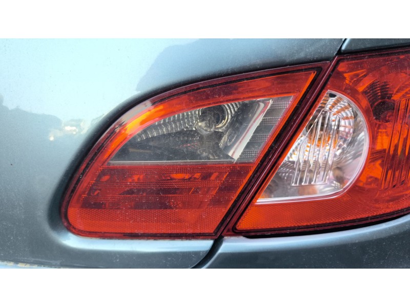 Recambio de piloto trasero derecho interior para chrysler sebring (js) 2.0 crd referencia OEM IAM 04389494AF  