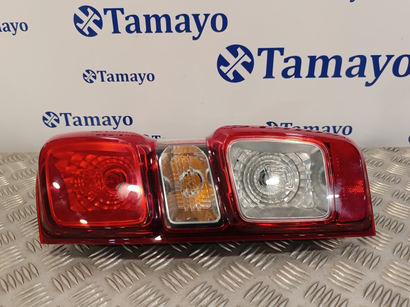 Recambio de piloto trasero derecho para isuzu d-max 1.9 turbodiesel referencia OEM IAM 2208R008  