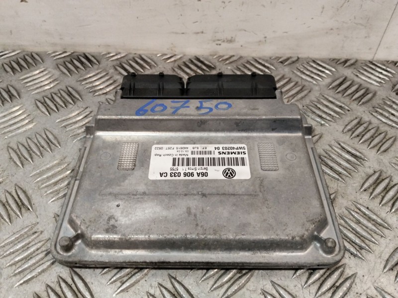 Recambio de centralita motor uce para volkswagen golf v (1k1) 1.6 referencia OEM IAM 06A906033CA  