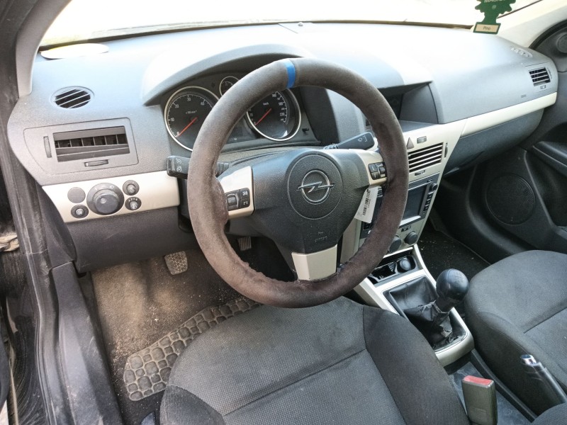 opel astra h gtc (a04) del año 2007