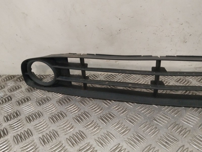 Recambio de rejilla paragolpes central para renault grand scénic ii (jm0/1_) 1.5 dci (jm1e) referencia OEM IAM   