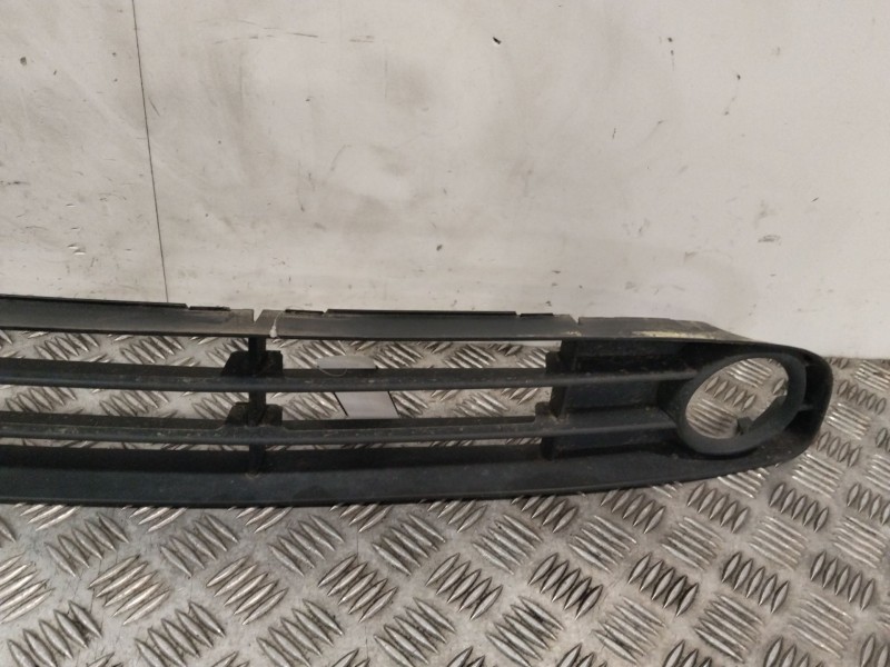 Recambio de rejilla paragolpes central para renault grand scénic ii (jm0/1_) 1.5 dci (jm1e) referencia OEM IAM   