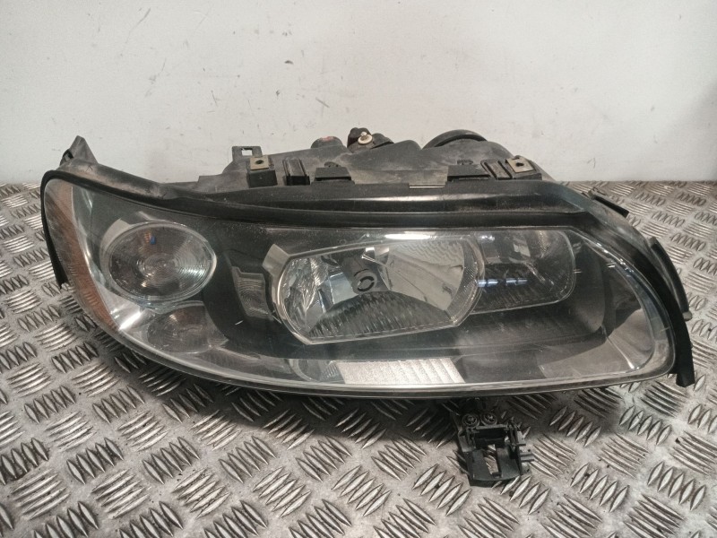 Recambio de faro derecho para volvo s60 i (384) 2.5 t referencia OEM IAM 30698826  