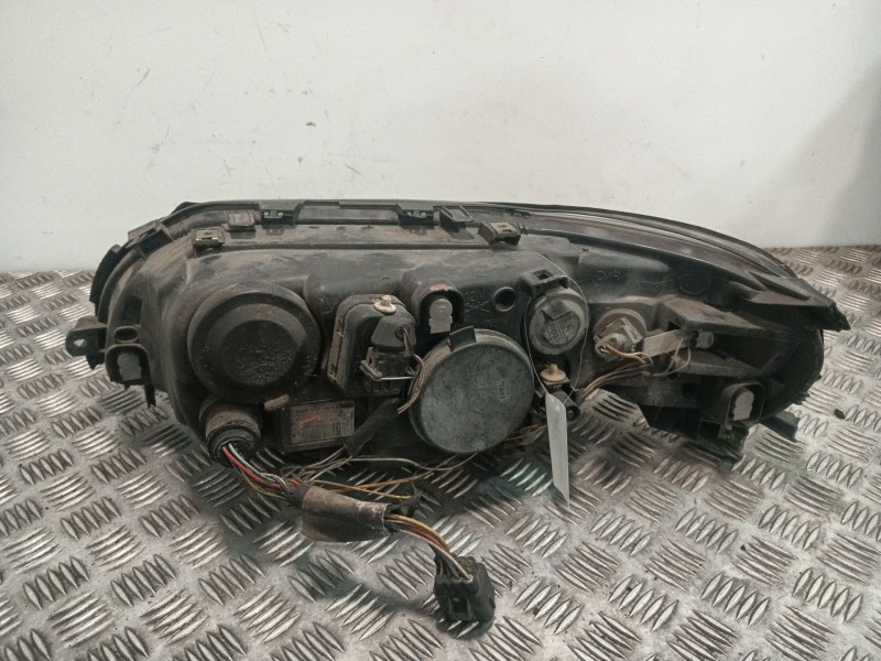 Recambio de faro derecho para volvo s60 i (384) 2.5 t referencia OEM IAM 30698826  