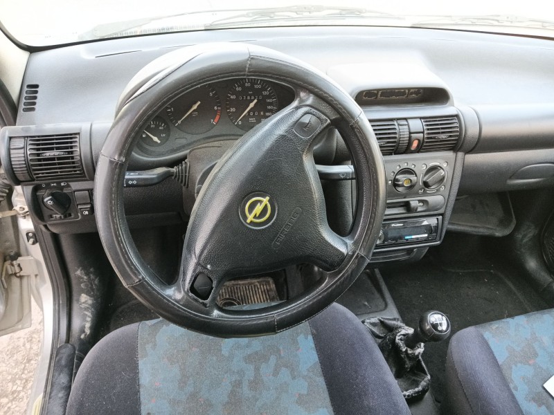 opel corsa b (s93) del año 1999