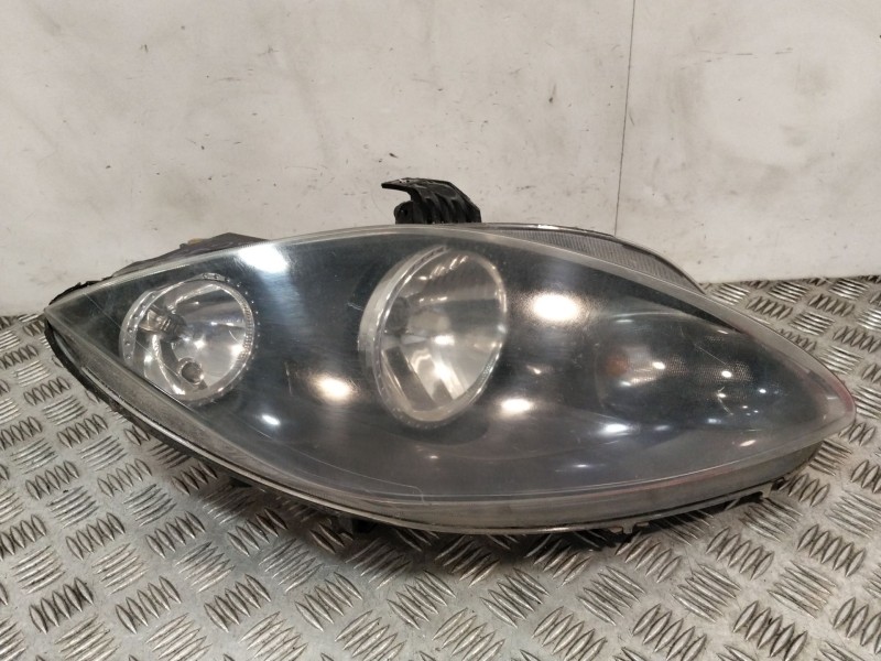 Recambio de faro derecho para seat leon (1p1) 1.6 tdi referencia OEM IAM 5P1941006E  