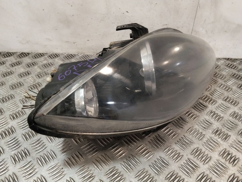 Recambio de faro derecho para seat leon (1p1) 1.6 tdi referencia OEM IAM 5P1941006E  