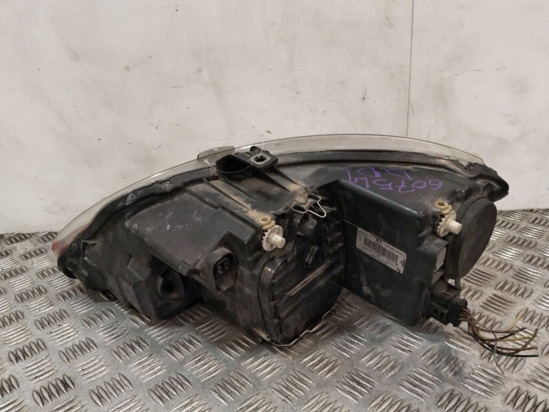 Recambio de faro derecho para seat leon (1p1) 1.6 tdi referencia OEM IAM 5P1941006E  