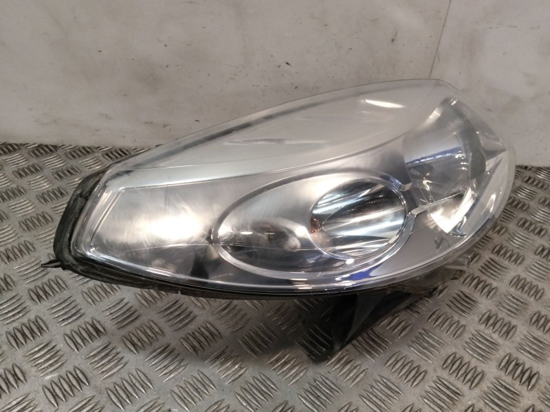 Recambio de faro derecho para dacia sandero (bs_) 1.4 (bs0c, bs0a, bs0g, bs1f, bs0e) referencia OEM IAM 8200733877  