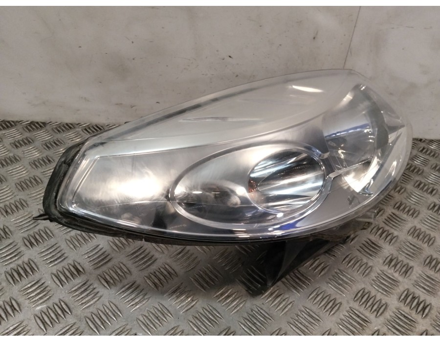 Recambio de faro derecho para dacia sandero (bs_) 1.4 (bs0c, bs0a, bs0g, bs1f, bs0e) referencia OEM IAM 8200733877  