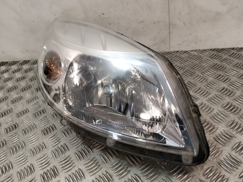 Recambio de faro derecho para dacia sandero (bs_) 1.4 (bs0c, bs0a, bs0g, bs1f, bs0e) referencia OEM IAM 8200733877  