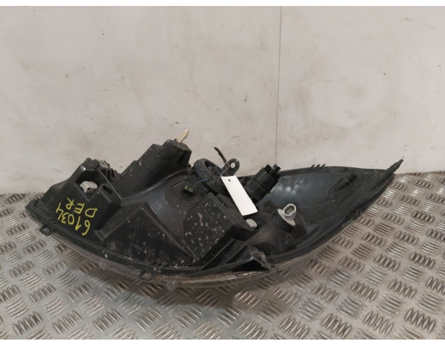 Recambio de faro derecho para dacia sandero (bs_) 1.4 (bs0c, bs0a, bs0g, bs1f, bs0e) referencia OEM IAM 8200733877  