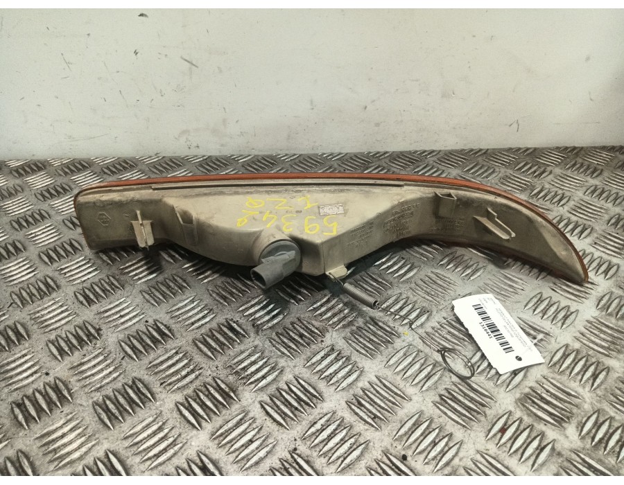 Recambio de piloto delantero izquierdo para renault master ii furgoneta (fd) 1.9 dci 80 referencia OEM IAM 38230748  