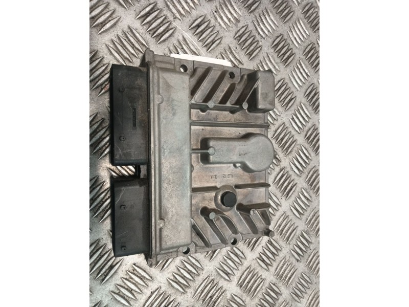 Recambio de centralita motor uce para opel astra j (p10) 1.7 cdti (68) referencia OEM IAM 55579719  