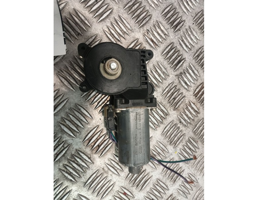 Recambio de motor elevalunas trasero izquierdo para mercedes-benz clase e (w210) e 280 (210.053) referencia OEM IAM 0130821673  