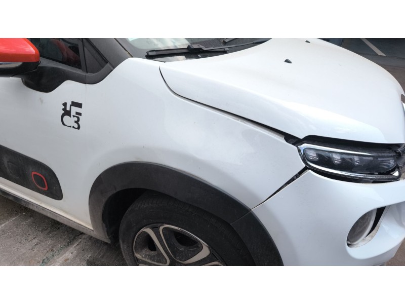 Recambio de aleta delantera derecha para citroën c3 iii (sx) 1.2 thp 110 referencia OEM IAM 9812515080  