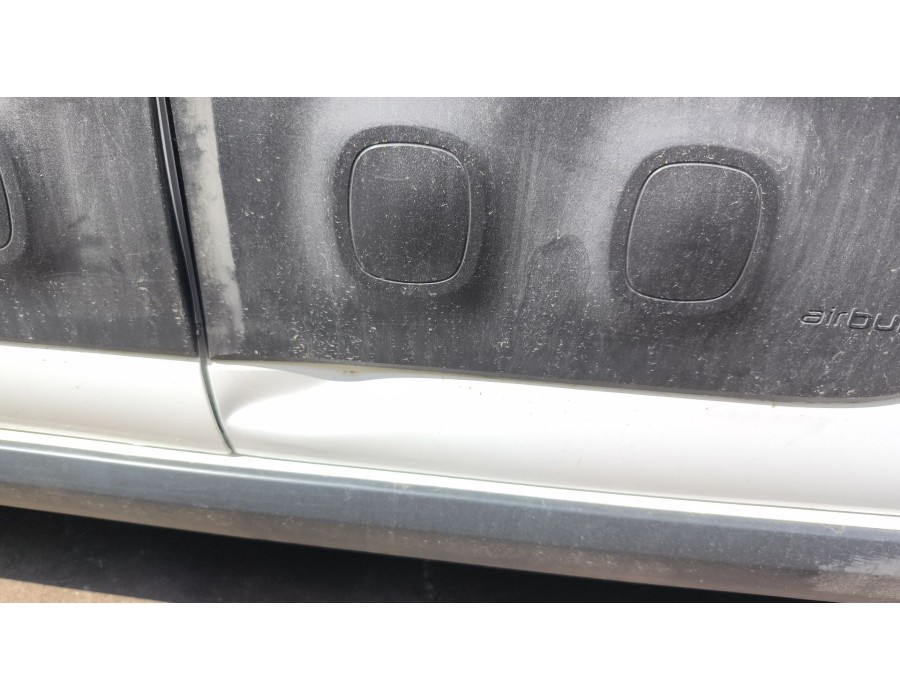 Recambio de puerta trasera izquierda para citroën c3 iii (sx) 1.2 thp 110 referencia OEM IAM 9812254980  