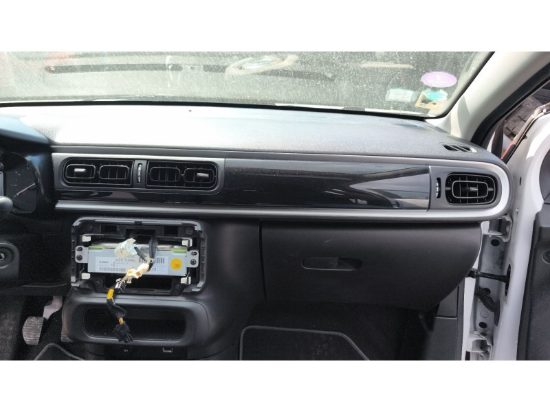 Recambio de salpicadero para citroën c3 iii (sx) 1.2 thp 110 referencia OEM IAM 16192285ZD  