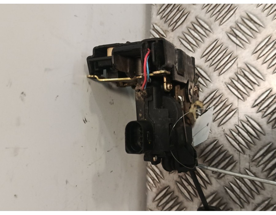 Recambio de cerradura puerta delantera izquierda para volkswagen golf iv variant (1j5) 1.9 tdi referencia OEM IAM 6X1837013G  