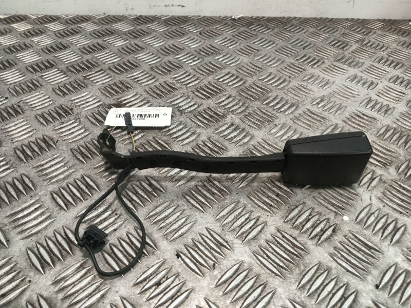 Recambio de enganche cinturon delantero izquierdo para seat leon (1p1) 1.4 tsi referencia OEM IAM 5P0857755  
