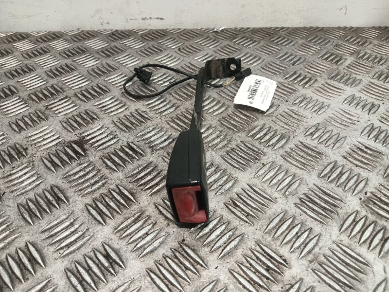 Recambio de enganche cinturon delantero izquierdo para seat leon (1p1) 1.4 tsi referencia OEM IAM 5P0857755  