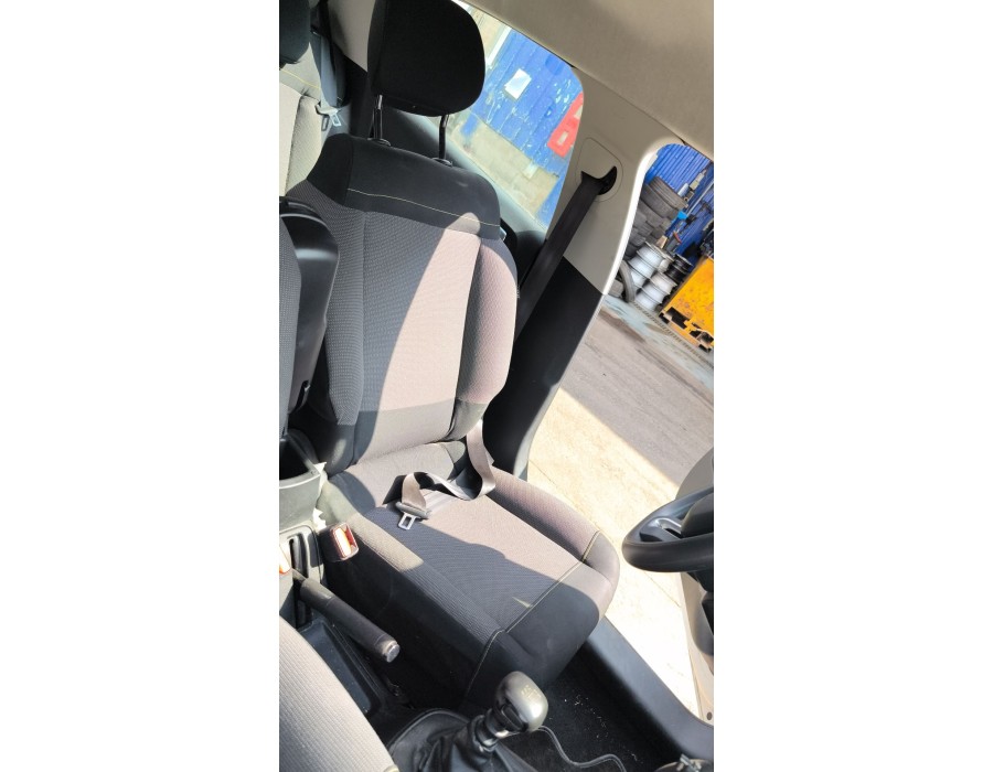 Recambio de asiento delantero izquierdo para citroën c3 iii (sx) 1.2 thp 110 referencia OEM IAM 9813461180  