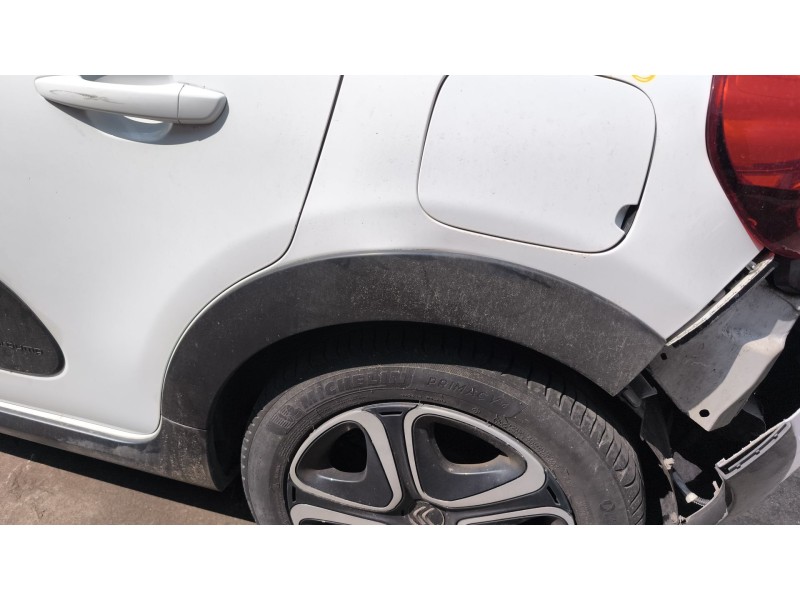 Recambio de aletin trasero izquierdo para citroën c3 iii (sx) 1.2 thp 110 referencia OEM IAM 9812088880  