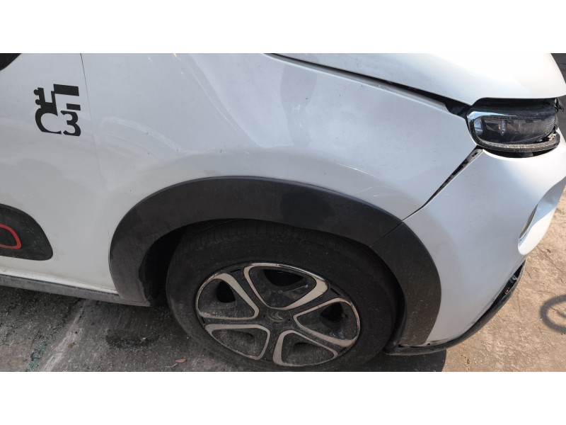 Recambio de aletin delantero derecho para citroën c3 iii (sx) 1.2 thp 110 referencia OEM IAM 9812088580  