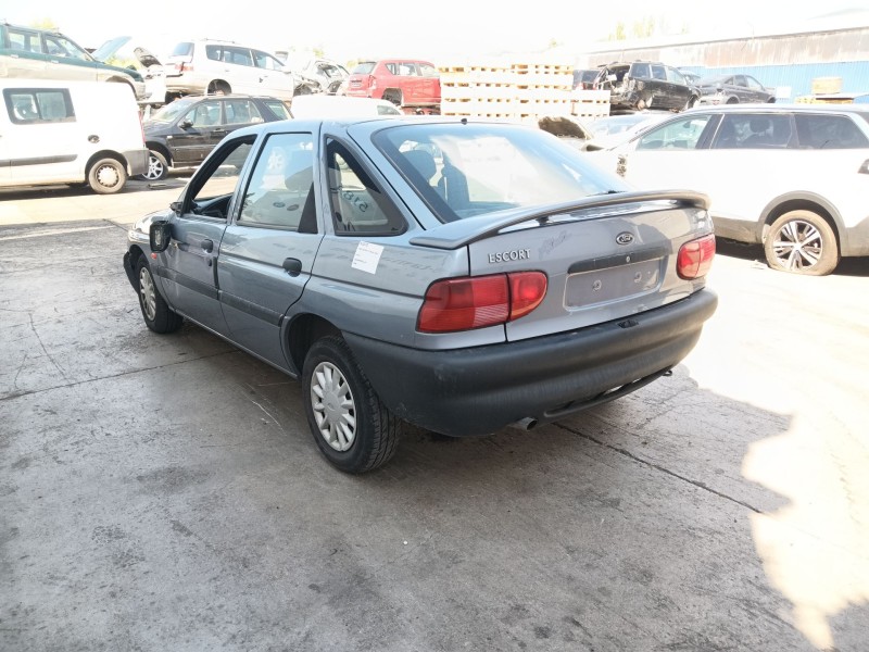 ford escort vi sedán (gal, afl) del año 1996