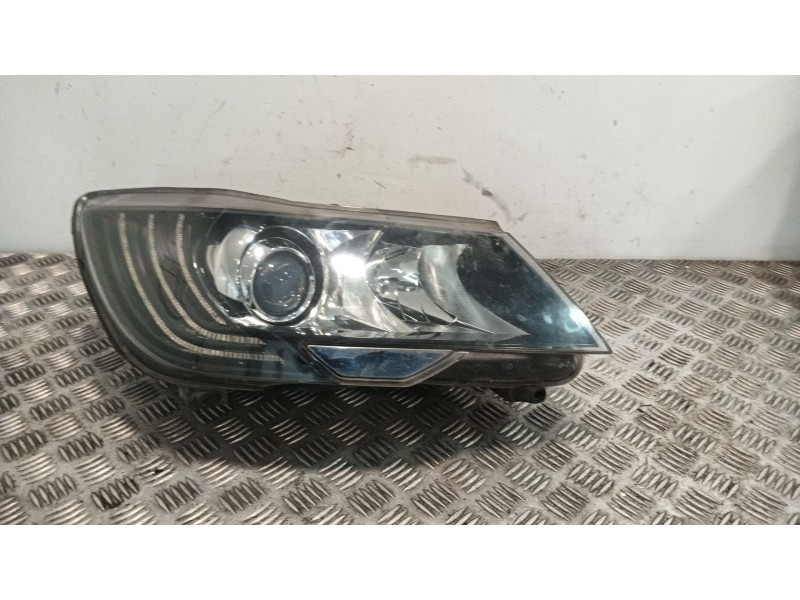 Recambio de faro derecho para skoda superb ii station wagon (3t5) 2.0 tdi 16v referencia OEM IAM 3T1941018  