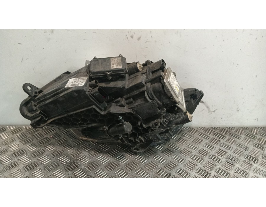 Recambio de faro derecho para skoda superb ii station wagon (3t5) 2.0 tdi 16v referencia OEM IAM 3T1941018  