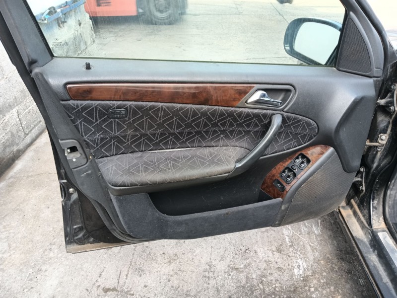mercedes-benz clase c (w203) del año 2001