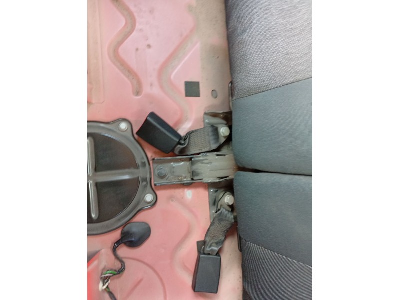 Recambio de enganche cinturon trasero derecho para ford ka (ru8) 1.2 referencia OEM IAM 9S51B61208BA  