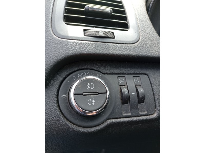 Recambio de mando luces para opel insignia a (g09) 2.0 cdti (68) referencia OEM IAM 13268702  
