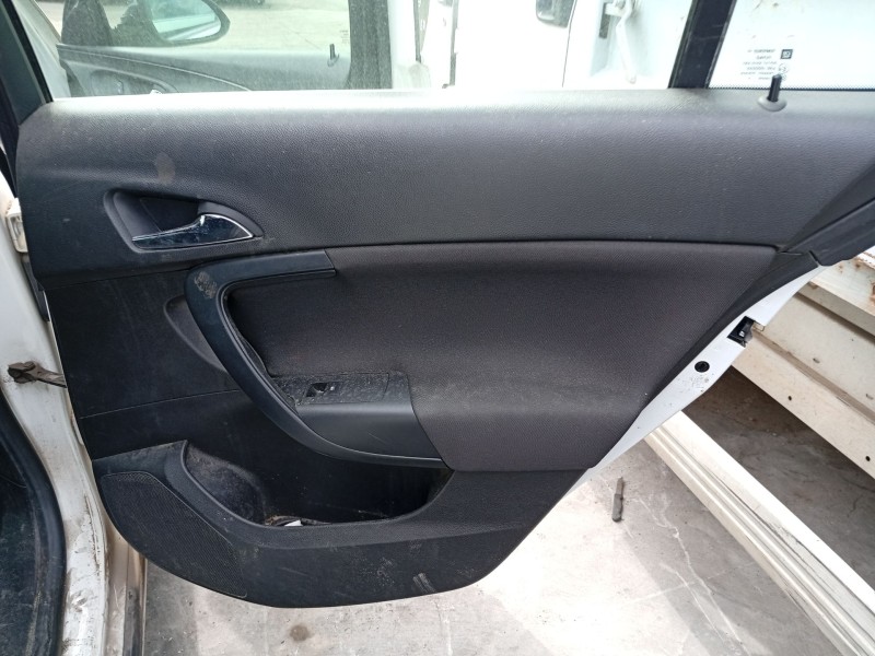 Recambio de guarnecido puerta trasera derecha para opel insignia a (g09) 2.0 cdti (68) referencia OEM IAM 13277374  
