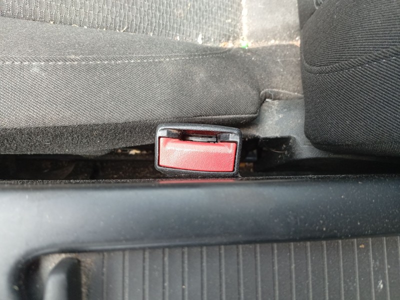 Recambio de enganche cinturon delantero derecho para opel insignia a (g09) 2.0 cdti (68) referencia OEM IAM 13327488  