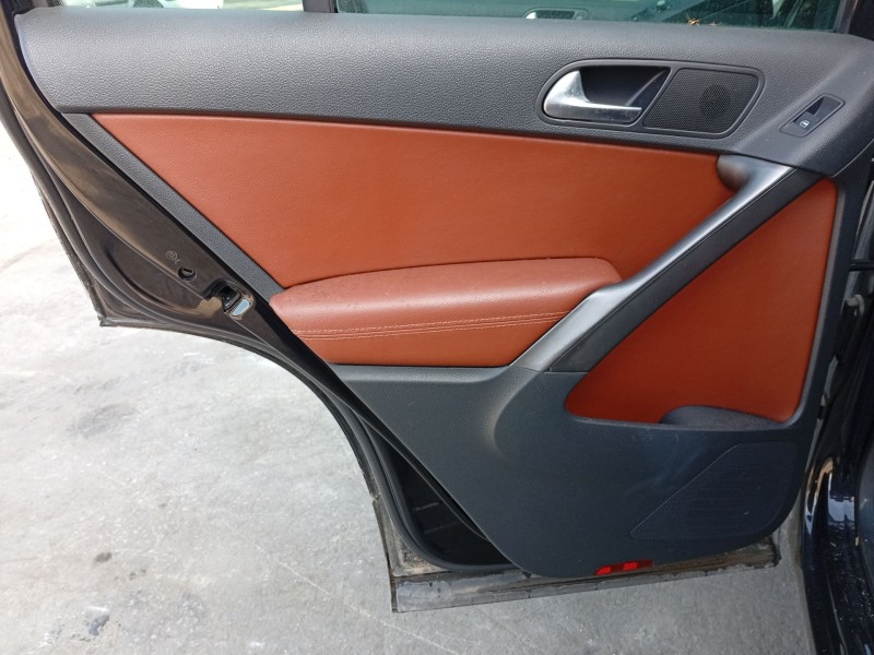Recambio de guarnecido puerta trasera izquierda para volkswagen tiguan (5n_) 1.4 tsi 4motion referencia OEM IAM 5N0867211  