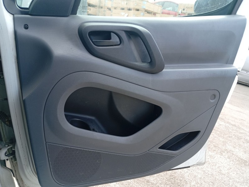 Recambio de guarnecido puerta delantera derecha para peugeot partner furgoneta/monovolumen 1.6 hdi referencia OEM IAM 9681235177
