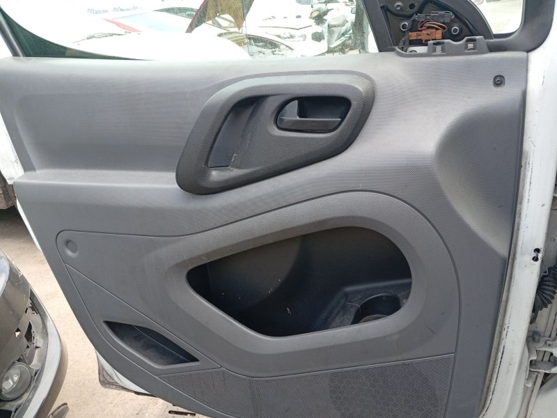Recambio de guarnecido puerta delantera izquierda para peugeot partner furgoneta/monovolumen 1.6 hdi referencia OEM IAM 96830453
