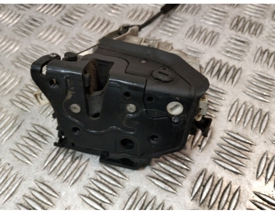 Recambio de cerradura puerta trasera derecha para seat altea xl (5p5, 5p8) 1.6 tdi referencia OEM IAM 7L0839016D  