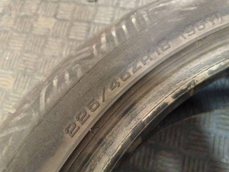 Recambio de neumatico ocasión para neumatico neumatico ocasion referencia OEM IAM 225/45/R18 95Y DUNLOP 