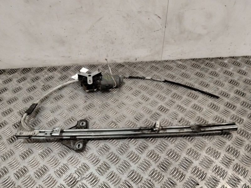 Recambio de elevalunas delantero izquierdo para renault master ii furgoneta (fd) 1.9 dci 80 referencia OEM IAM 7700351294  